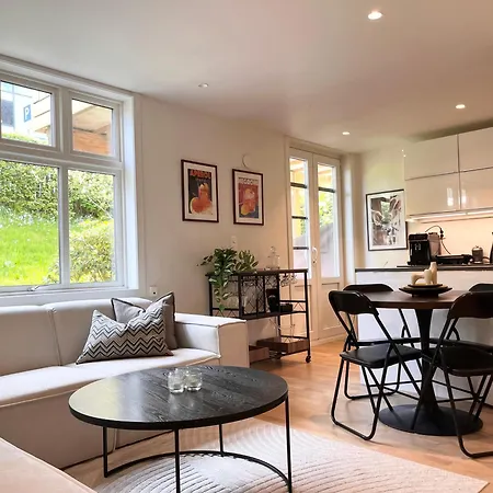 With Private Garden And 18sqm Terrace شقة