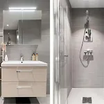 With Private Garden And 18sqm Terrace Апартаменты