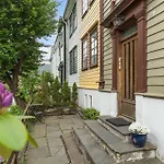 Apartment With Private Garden And 18sqm Terrace Bergen