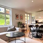 With Private Garden And 18sqm Terrace Апартаменты