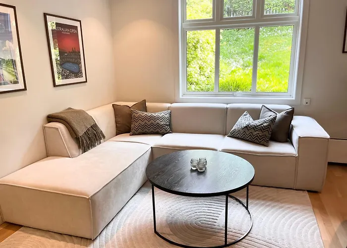 Apartament Urban Retreat, Traditional Wooden House In