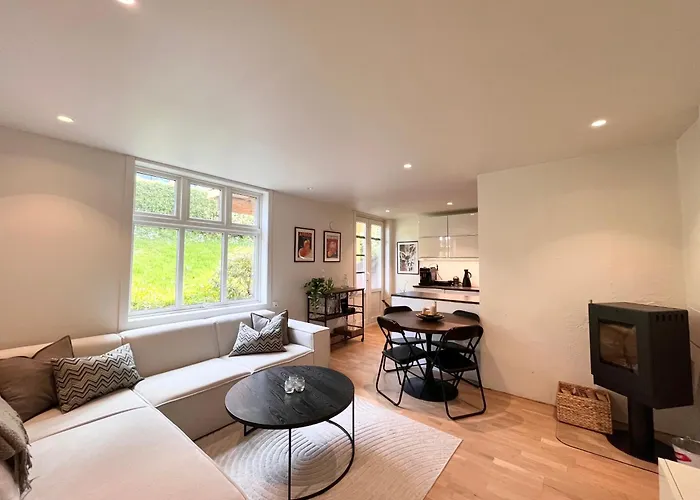 Urban Retreat, Traditional Wooden House In Apartament *