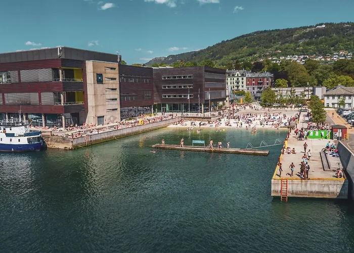Urban Retreat, Traditional Wooden House In Lägenhet